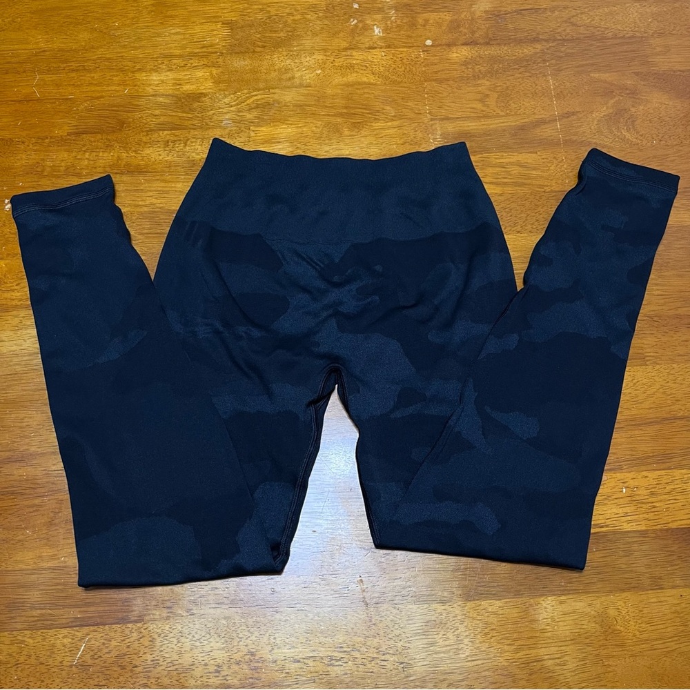 Better Bodies Black camo print workout leggings size M